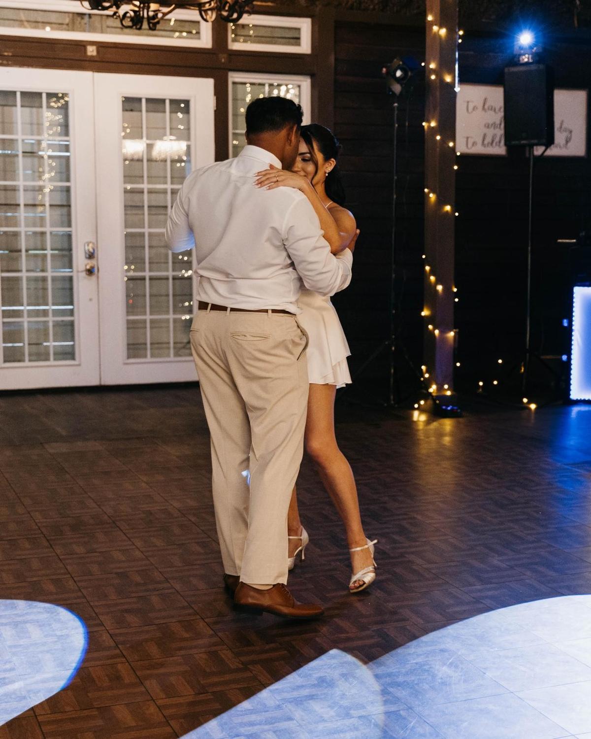 Novios en la pista de baile